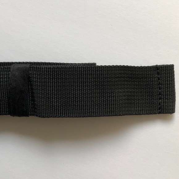 $13💋New VS LOVE PINK Lt Gray/White Fanny Pack - Picture 6 of 8